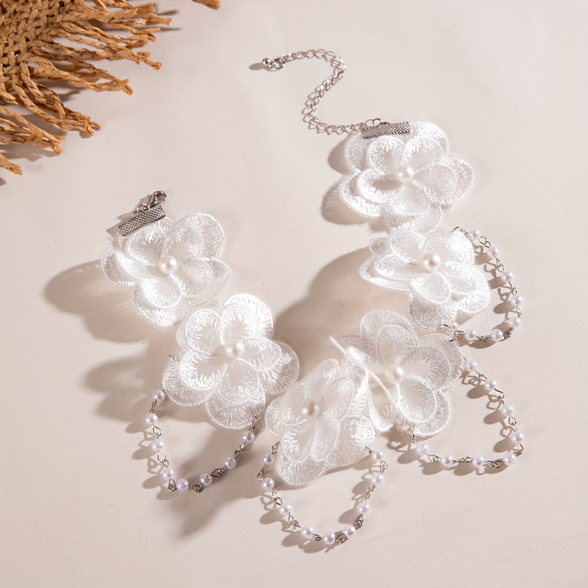 White Lace Flower Inlaid Imitation Pearl Choker Necklace